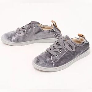 Revitalign Orthotic Gray Velvet Sneakers Santa Clara Betta Size 11D Wide  NWOT
